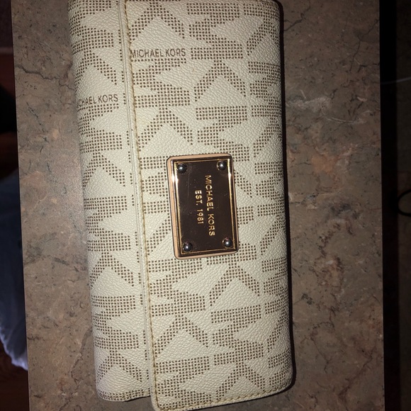 Michael Kors Handbags - Michael Kors Wallet